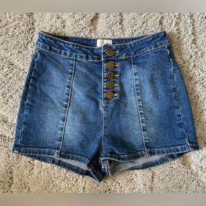 like new - Denim shorts - size 25